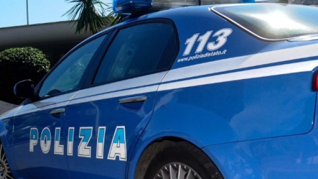 Brutale aggressione in Sardegna: un uomo ha staccato un dito alla fidanzata con un morso