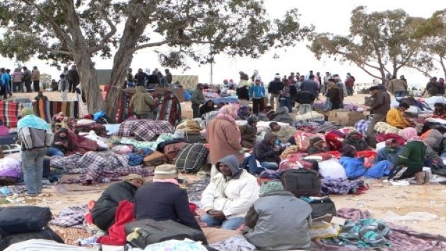 I migranti protestano contro il cibo cattivo: 'Italiani razzisti'