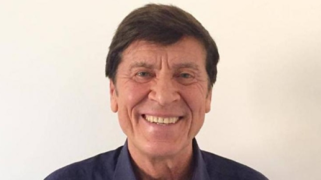 Incidente per Gianni Morandi: precipita dal palco del Radio Italia ... - tvnews24.it