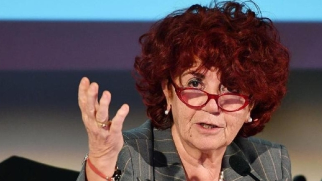 La ministra dell'Istruzione Fedeli: 10 azioni per rendere la ... - lastampa.it