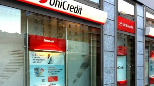 Unicredit, violati i dati di 400 mila clienti