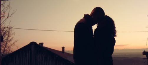 A couple in the sunset / axelle / public domain pictures