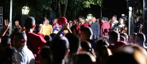 El presidente de Venezuela, Nicol&aacute;s Maduro, celebra en Caracas con sus seguidores