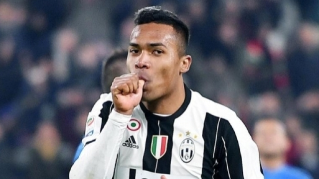 Juventus offerta per Alex Sandro