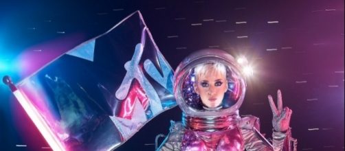 Katy Perry como "Moonwoman"- v&iacute;a MTV