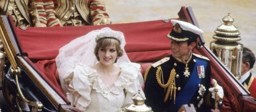 Segundo jornal brit&acirc;nico, princesa Diana teria dito que a fam&iacute;lia real era composta por lagartos (cr&eacute;dito:Google)
