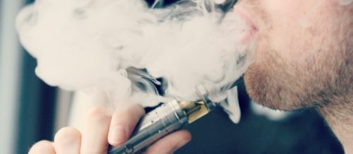 Vaping e-cigarettes | credit, Vaping360, flickr.com