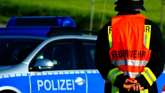 Copyright Rico_Loeb. Fine settimana intendo per Vigili del Fuoco e Polizia.