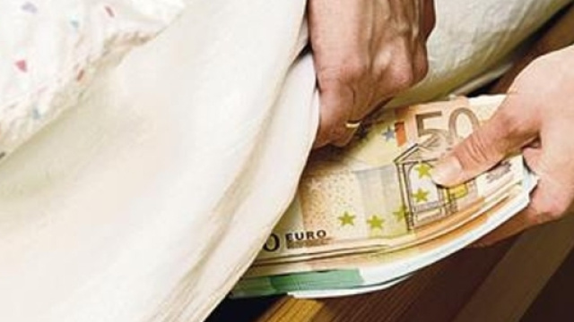 Dal freezer al materasso, 1 persona su 3 nasconde i soldi in casa ... - retenews24.it