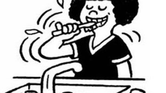 Lavarsi i denti subito dopo pranzo non &egrave; consigliato.