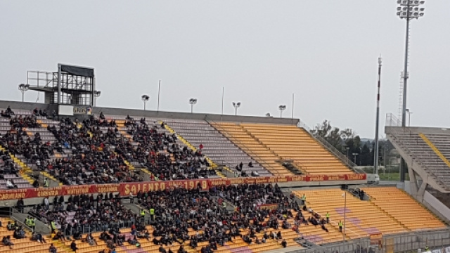 Pochi spettatori per la prima del Lecce in casa.