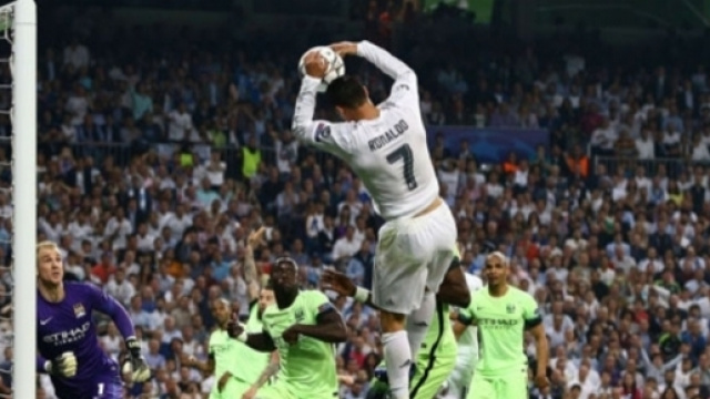 Ronaldo marquant de la main face &agrave; Manchester City le 4 Mai 2016 - BPI/Shutterstock/SIPA