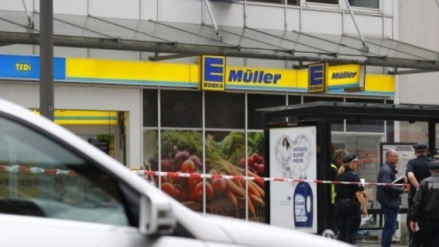 Amburgo, un uomo accoltella sette persone in un supermarket - ilfattoquotidiano.it