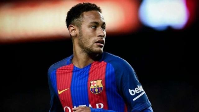 Neymar aurait annonc&eacute; son arriv&eacute;e aux br&eacute;siliens de Paris ... - les-transferts.com