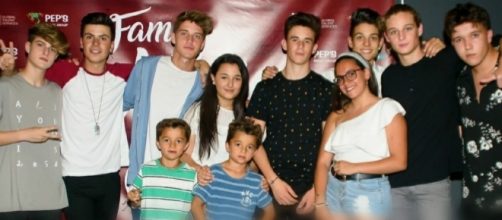 Foto con los artistas del cartel del "Family Music Fest"