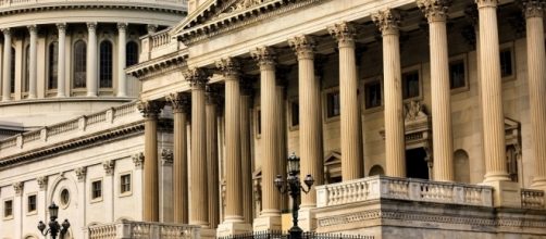 Senate side of U.S. Capitol building, Washinton, D.C. / [Image by Phil Roeder via Flickr, CC BY 2.0]