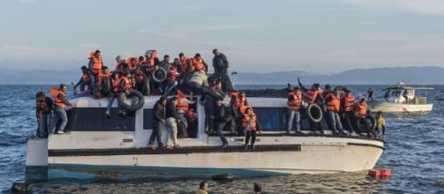 Syrian and Iraqi immigrants getting off a boat from Turkey. Image credit CGIA Wikimedia