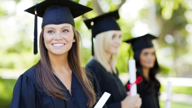 Si laurea a 37 anni e diventa direttrice amministrativa