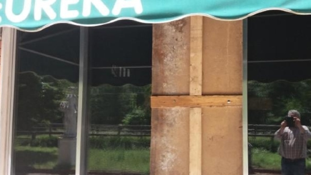 Vobarno, molotov lanciate contro hotel Eureka