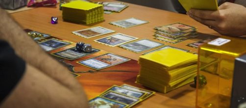 A game of magic Commander / EDH (via wikimedia commons - Tourtefouille)