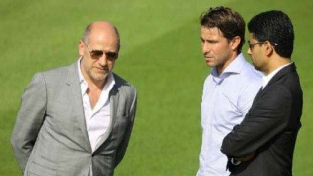 Antero Henrique, Maxwell et Nasser Al-Khela&iuml;fi, discutent &agrave; propos d'un futur transfert.