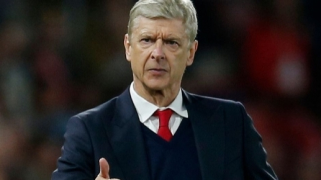 Arsene Wenger gives Hector Bellerin his backing as he gets set to ... - mirror.co.uk