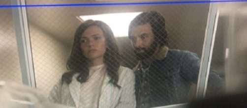 Mandy Moore is back on the set of 'This is Us' for season 2. ~ Facebook/NBCThisIsUs