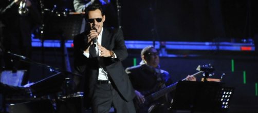 Marc Anthony steps out to perform after mother's death. (Flickr/Viva Iquique weblog)
