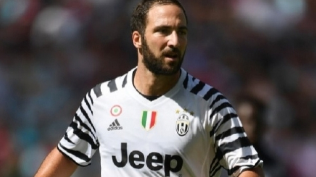Higuain Napoli Juventus sovrappeso - ilponente.com