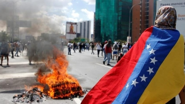 Venezuela al voto, schock in piazza, 16 morti
