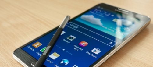 Looks like Galaxy fans are in for a huge disappointment as the next Galaxy Note smartphone will pack a smaller battery - Kārlis Dambrāns/flickr