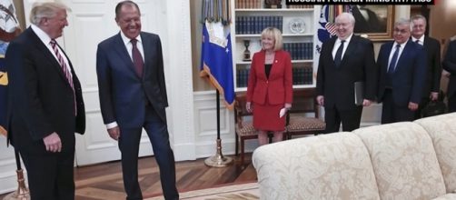 Russian officials at White House with Trump / [Image screenshot from CNN via YouTube:https://youtu.be/WlZ3YCMEylg]