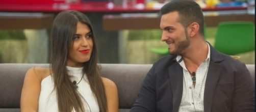 Suso y Sof&iacute;a ya no esconden su cari&ntilde;o en p&uacute;blico