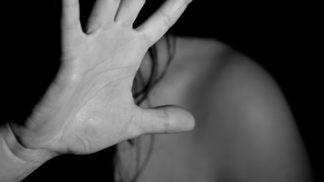 A Bari branco di minorenni per mesi ha compiuto abusi su una 12enne