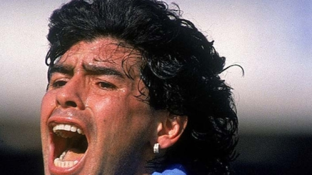 Diego Armando Maradona ai tempi della sua indimenticabile esperienza al Napoli