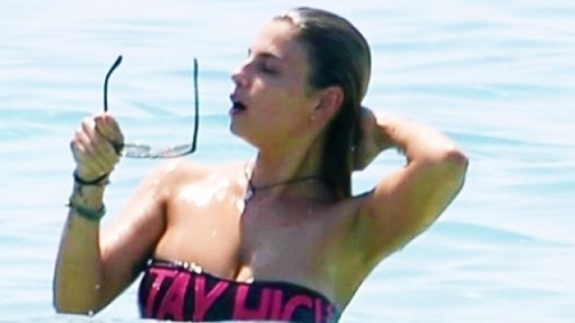 Emma Marrone in vacanza con Belen e Stefano