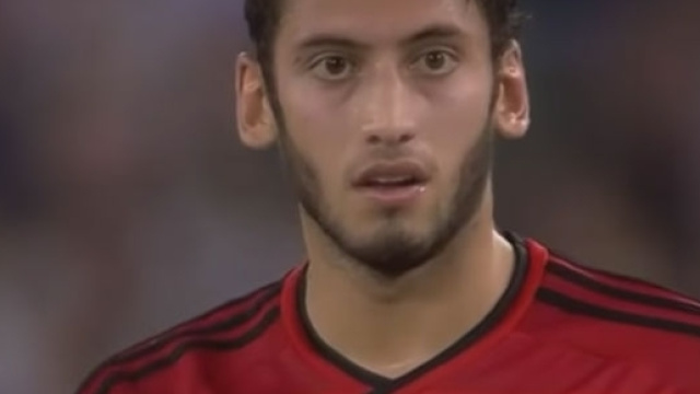 Hakan Calhanoglu uno dei protagonisti delle amichevoli del Milan quest'estate