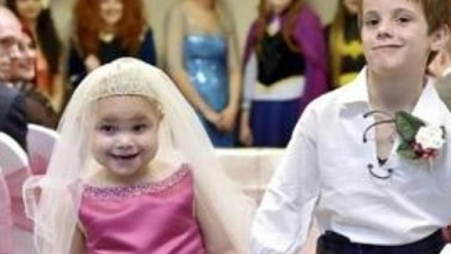 La piccola Eileidh, uno dei suoi ultimi desideri &egrave; stato sposare il suo migliore amico