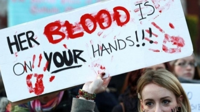 Lors d'une manifestation pour l'avortement ...