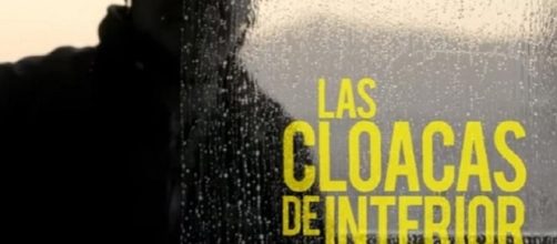 P&oacute;ster del documental 'Las cloacas de Interior", que denuncia la corrupci&oacute;n policial que atac&oacute; y difam&oacute; a pol&iacute;ticos catalanes y de otros sitios.