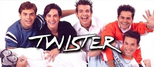 Vocalista da banda ressurge bastante diferente