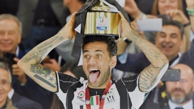 Calciomercato Juventus, chi sar&agrave; il sostituto di Dani Alves?