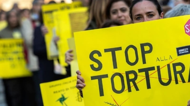 I punti controversi della legge sul reato di tortura - Annalisa ... - internazionale.it