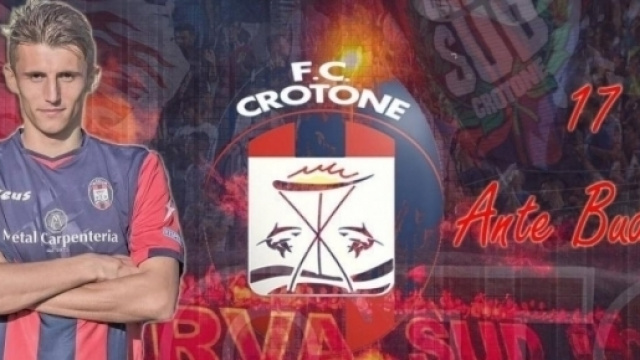L'attaccante del Crotone, Ante Budimir.