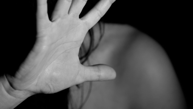 Sindaco Pimonte parla dello stupro ai danni di una 15enne come una bambinata, poi si scusa