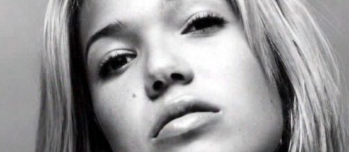 Mandy Moore gets back to work with "This is Us" season 2. Image via YouTube/alias0391