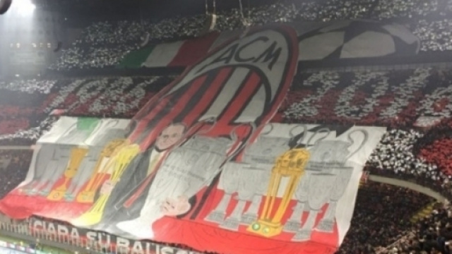 La curva del Milan durante il derby d'andata