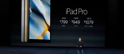 Apple Rumor: smart-stylus specifically made for iPad Pros is expected to arrive with multiple updates (Image Credit: universityherald.com)