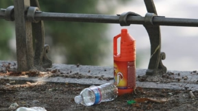 Aggressione con acido a Milano, un uomo colpito al volto, forse un regolamento di conti per debiti. Foto: skytg24