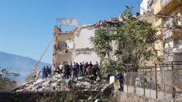 Crollo a Torre Annunziata, 8 dispersi